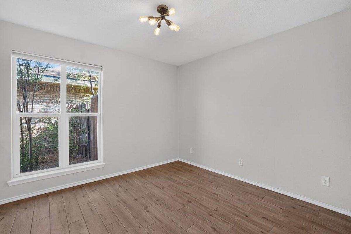 Featured Listing Image 11