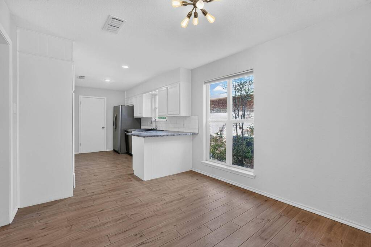 Featured Listing Image 14