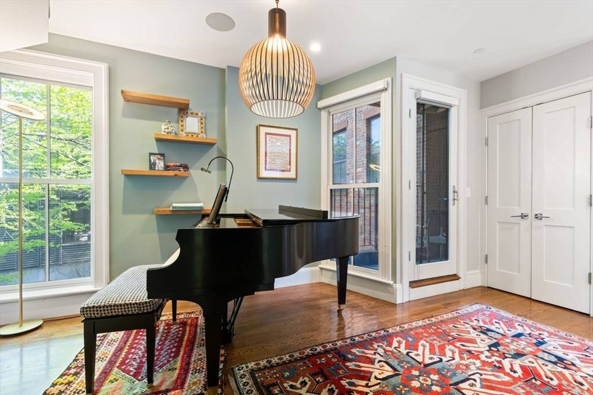 Featured Listing Image 12