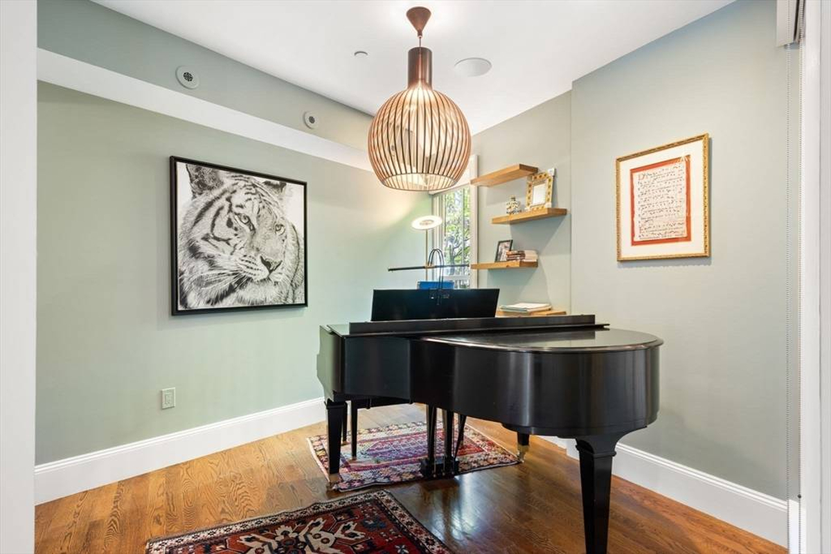 Featured Listing Image 11