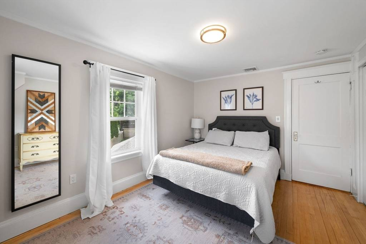 Featured Listing Image 10