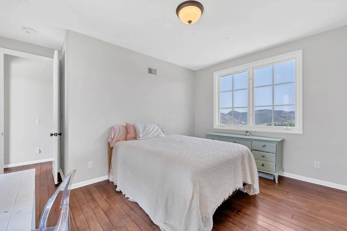Featured Listing Image 36