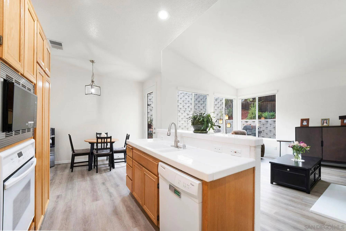 Featured Listing Image 10