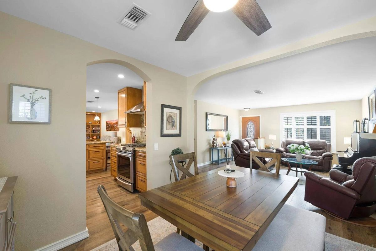Featured Listing Image 11