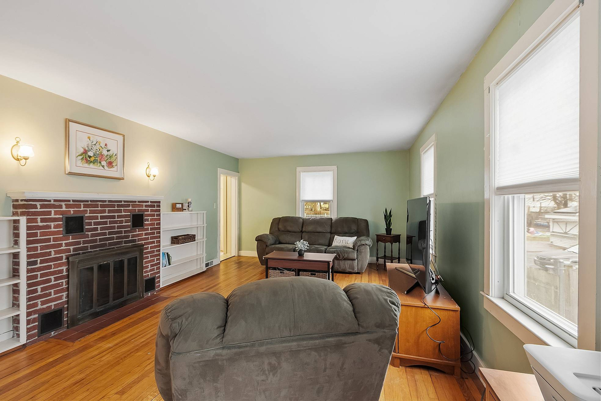 Featured Listing Image 11