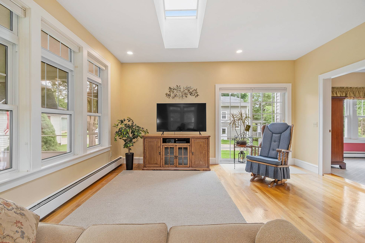 Featured Listing Image 8