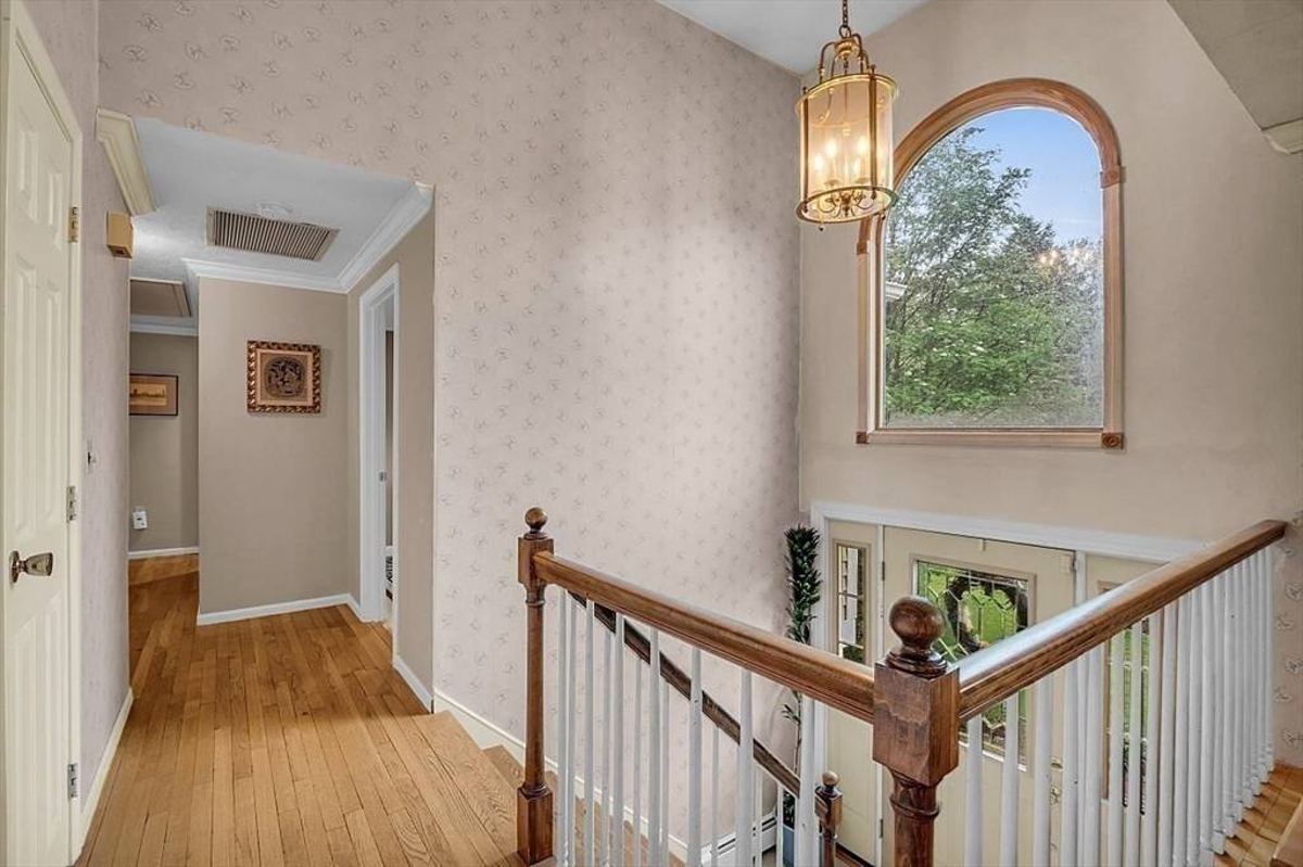 Featured Listing Image 12