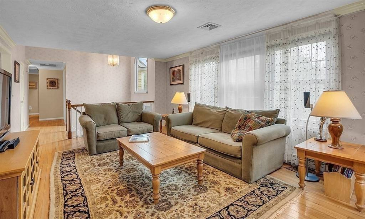 Featured Listing Image 11