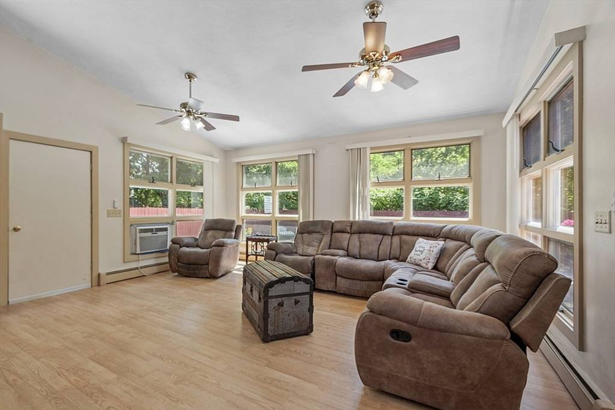 Featured Listing Image 10