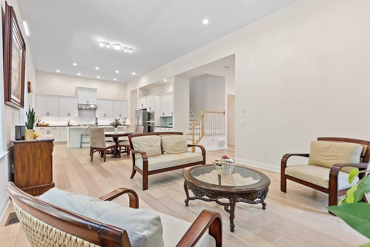 Featured Listing Image 17