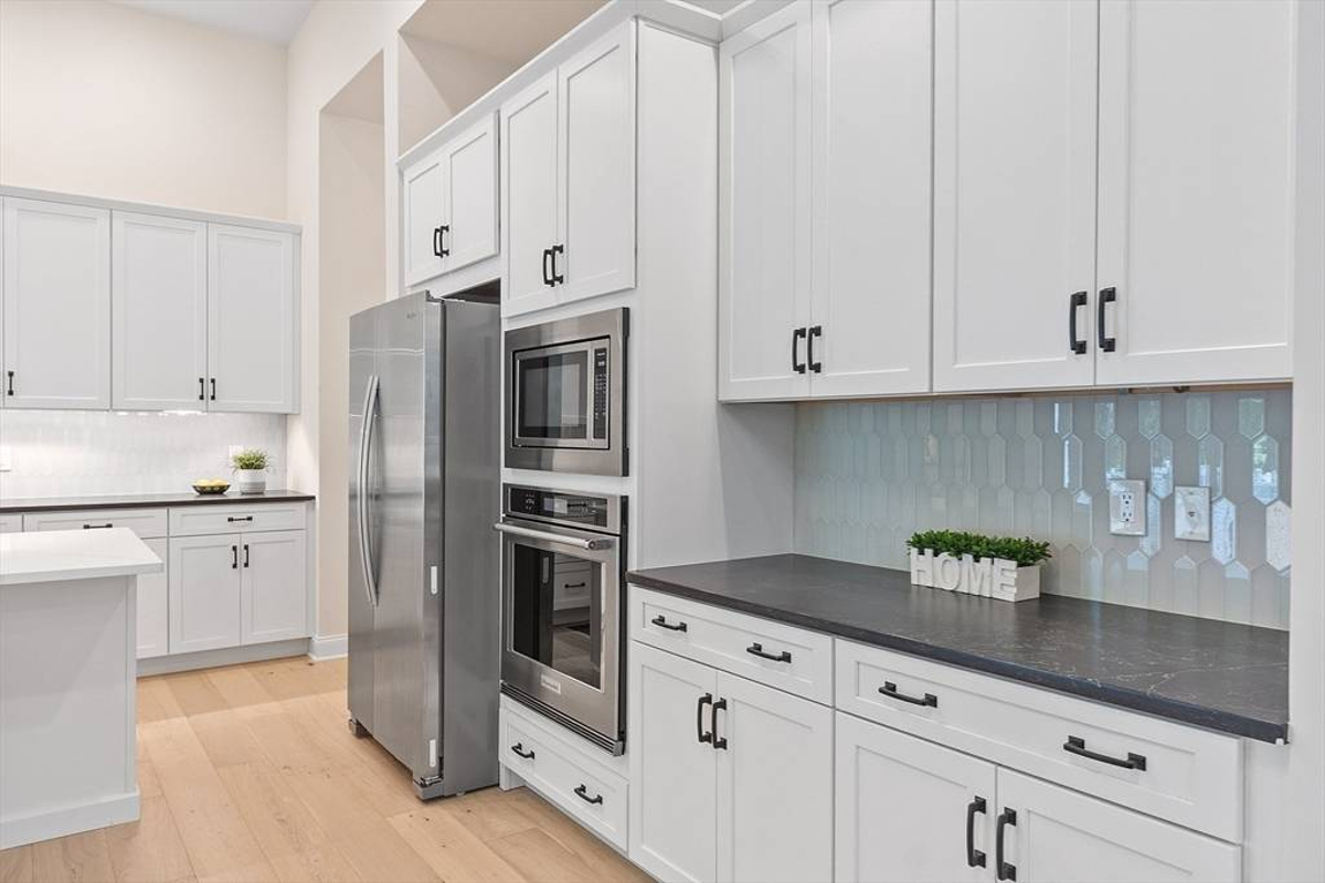 Featured Listing Image 11