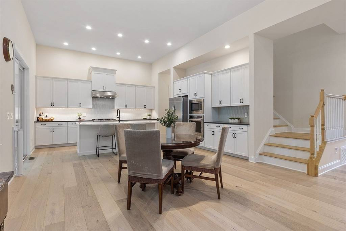 Featured Listing Image 7