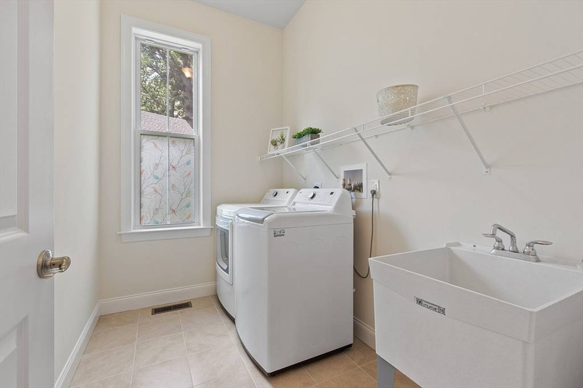 Featured Listing Image 24