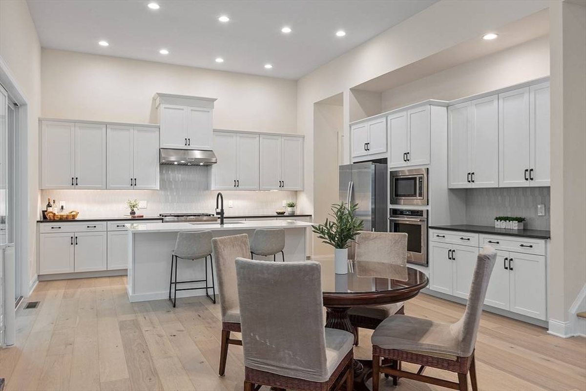 Featured Listing Image 12
