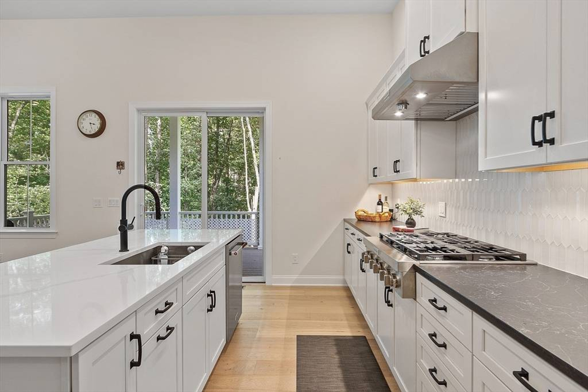 Featured Listing Image 10