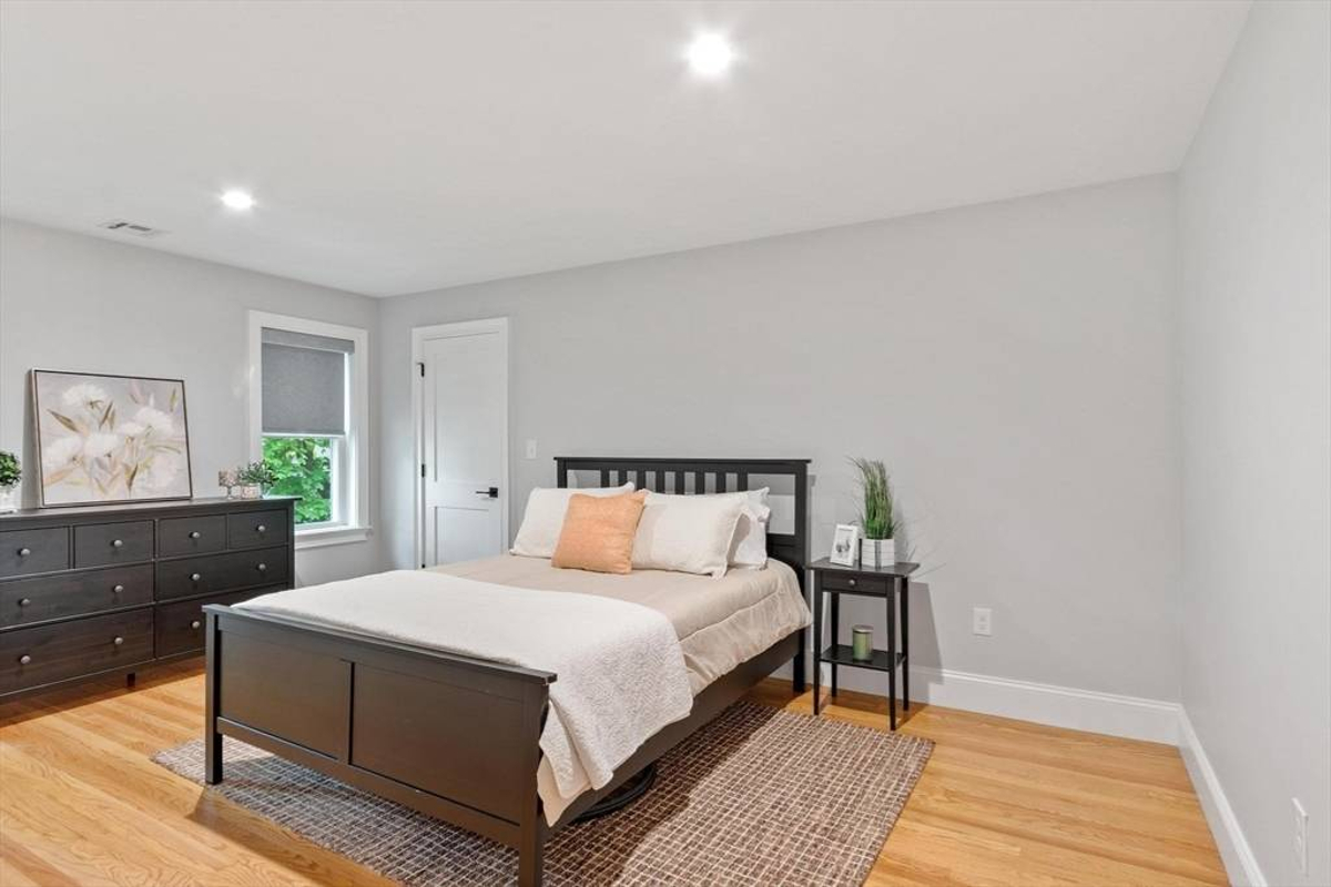 Featured Listing Image 27