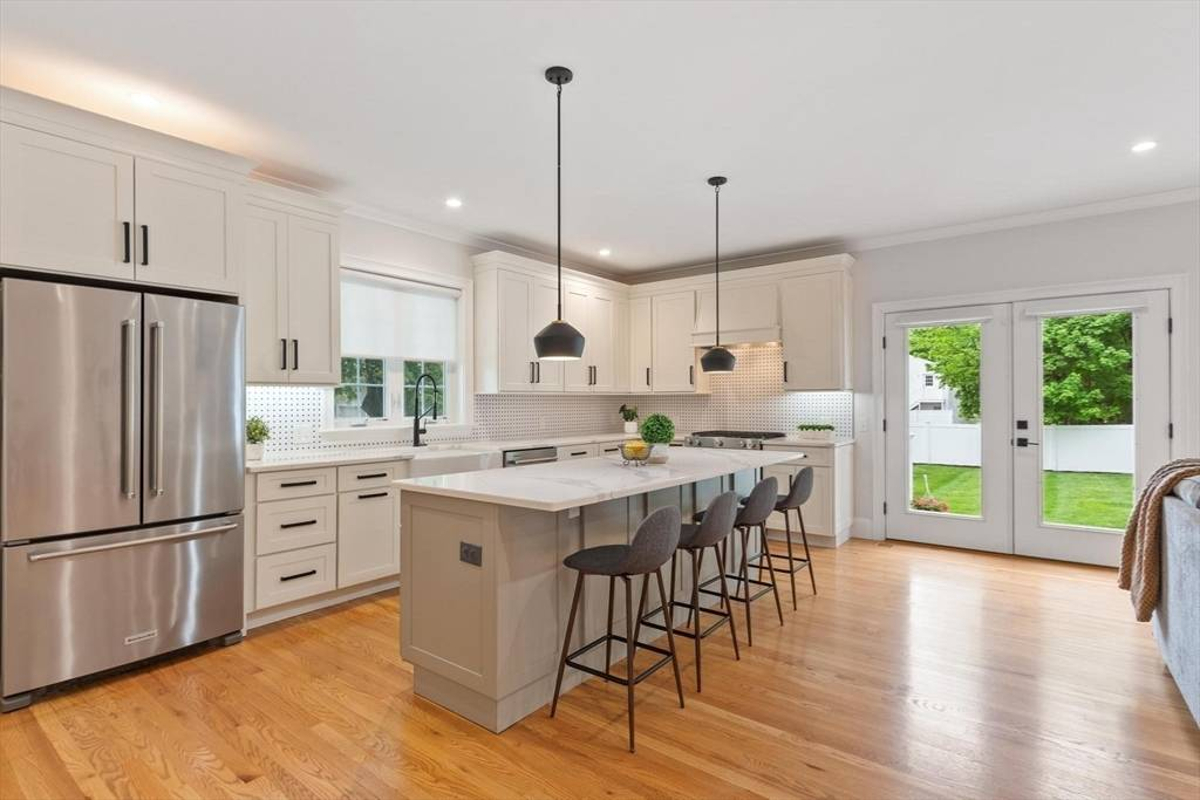Featured Listing Image 11