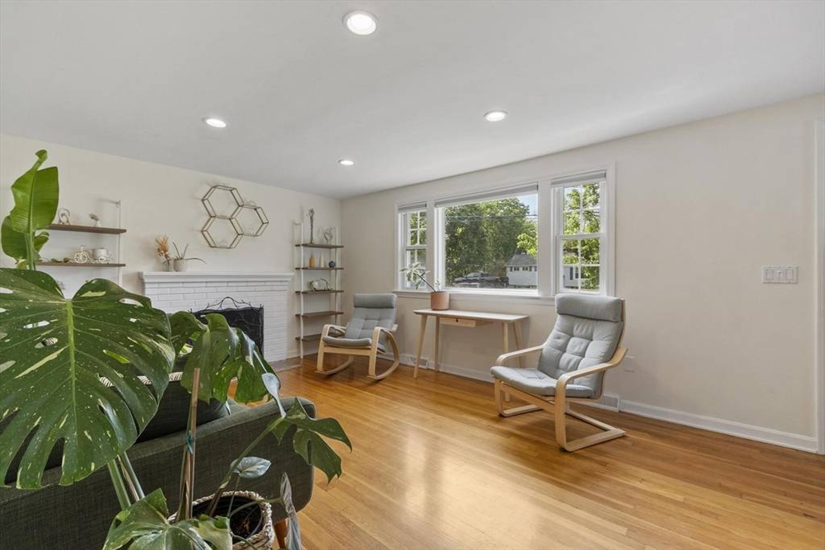 Featured Listing Image 13