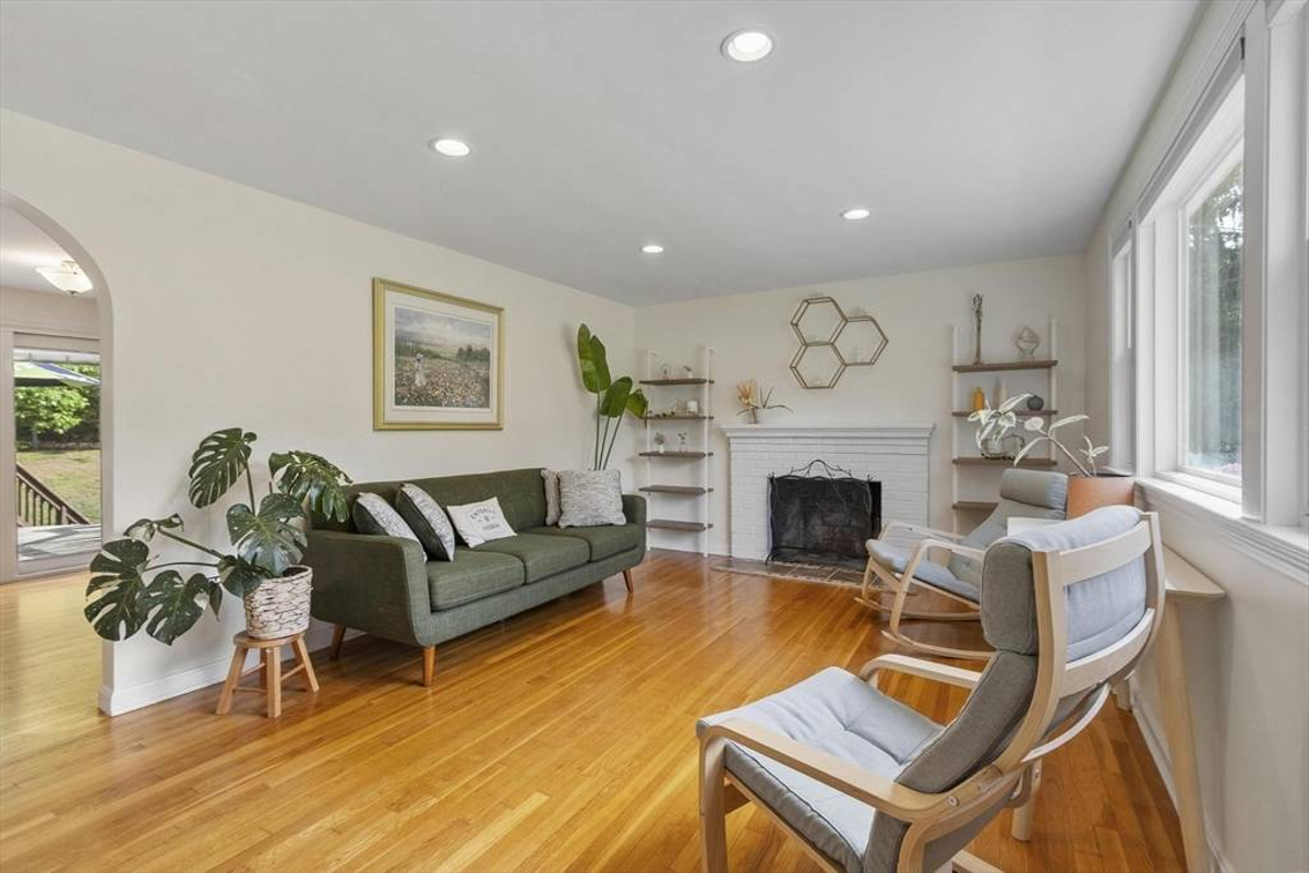 Featured Listing Image 4