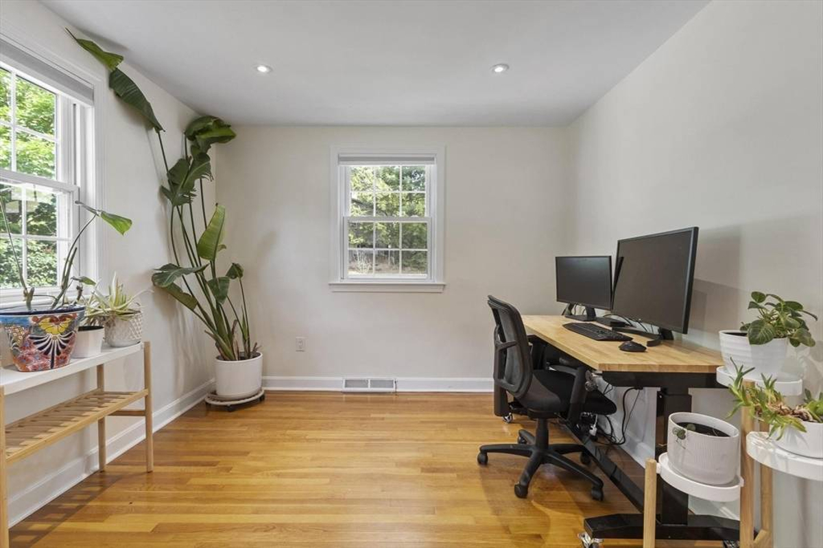 Featured Listing Image 12