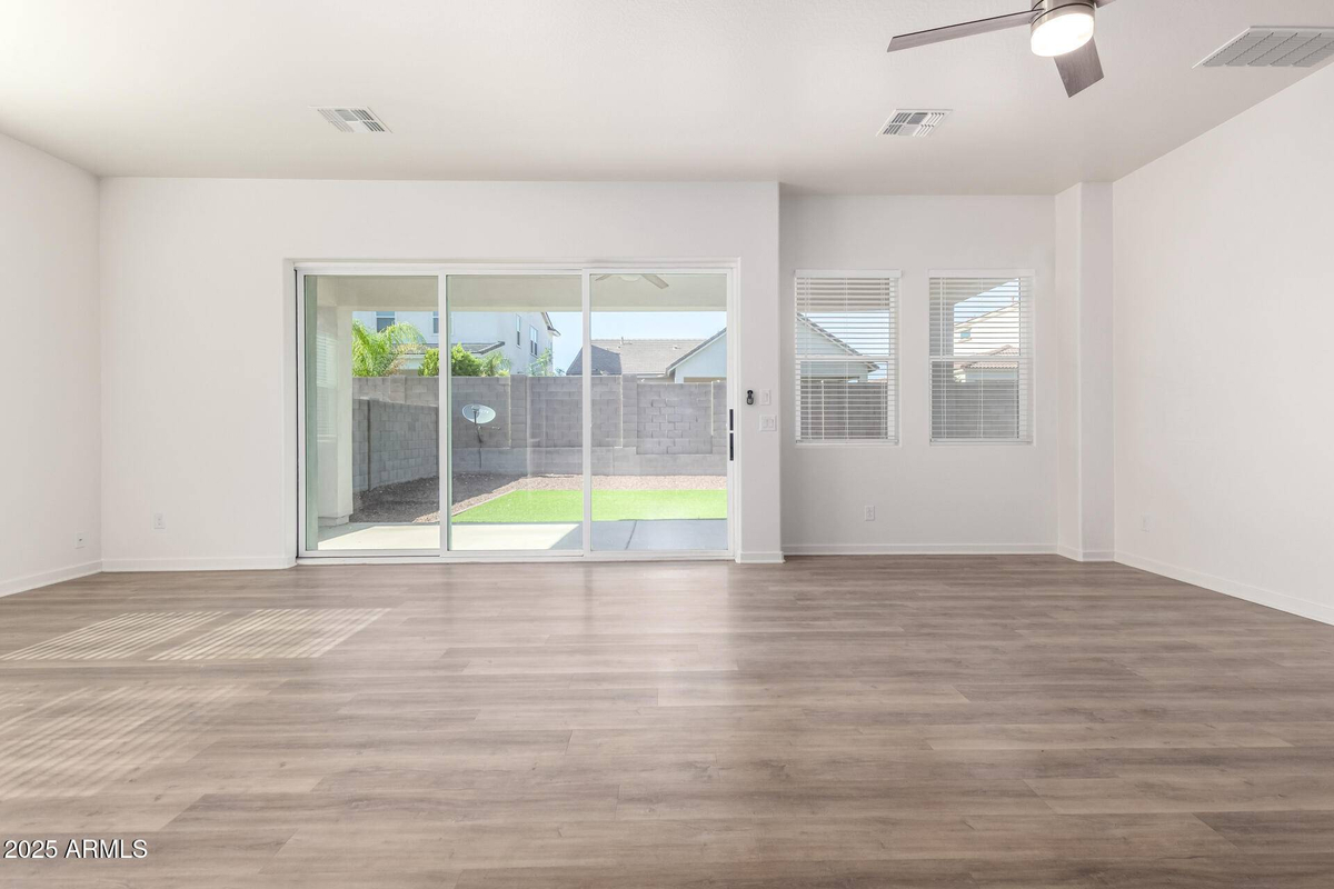 Featured Listing Image 11
