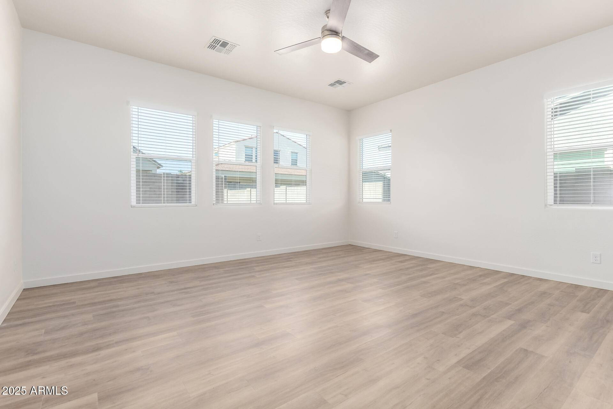 Featured Listing Image 16
