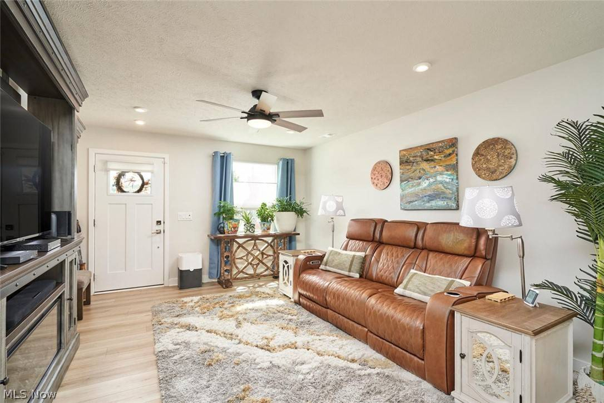Featured Listing Image 5