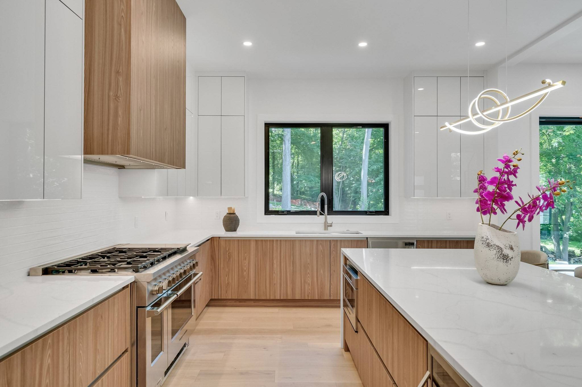 Featured Listing Image 12
