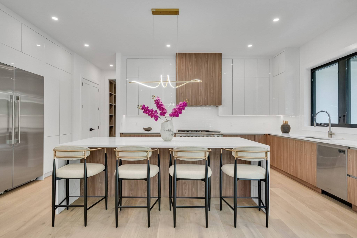 Featured Listing Image 11