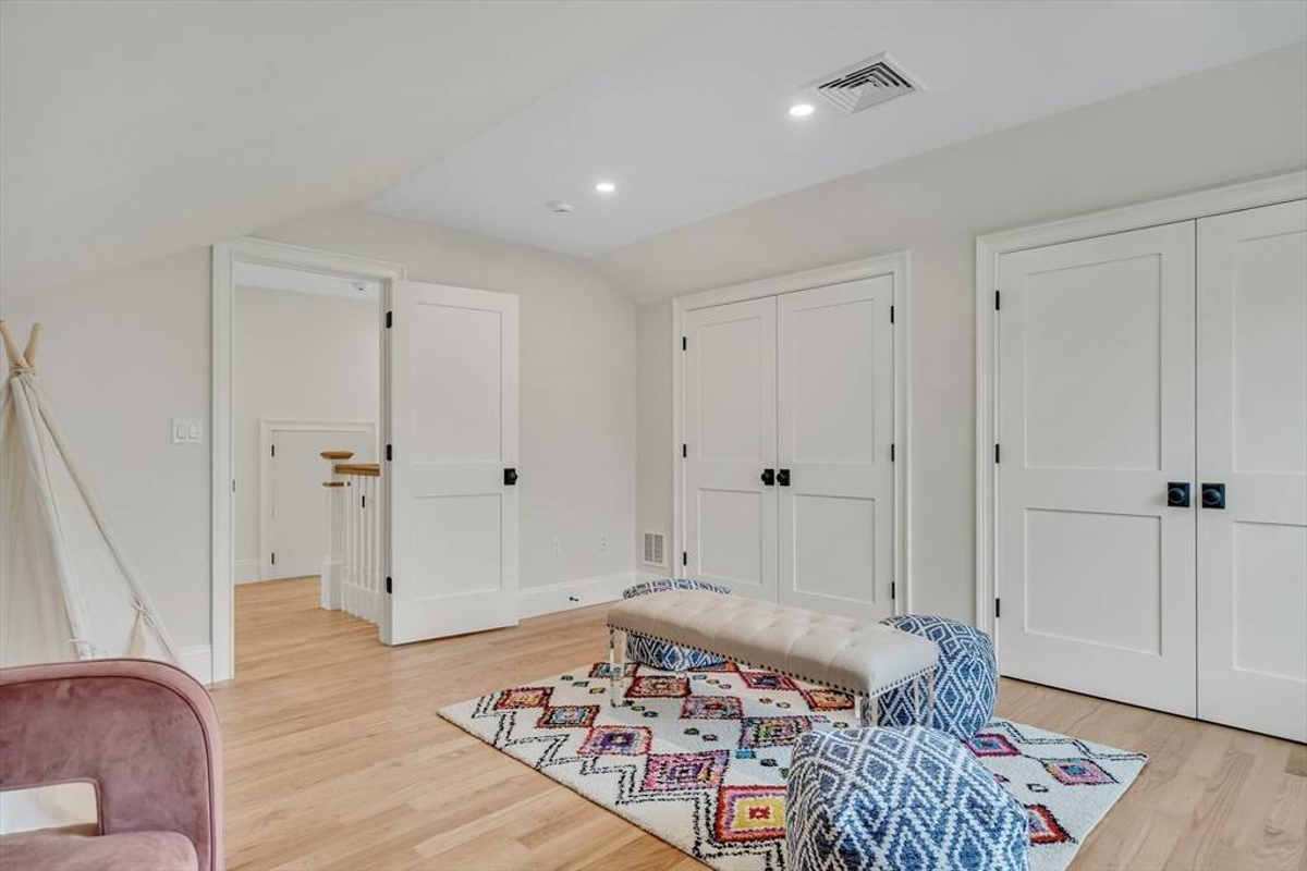 Featured Listing Image 27