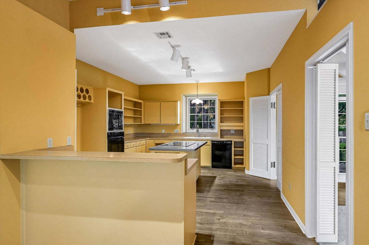 Featured Listing Image 11