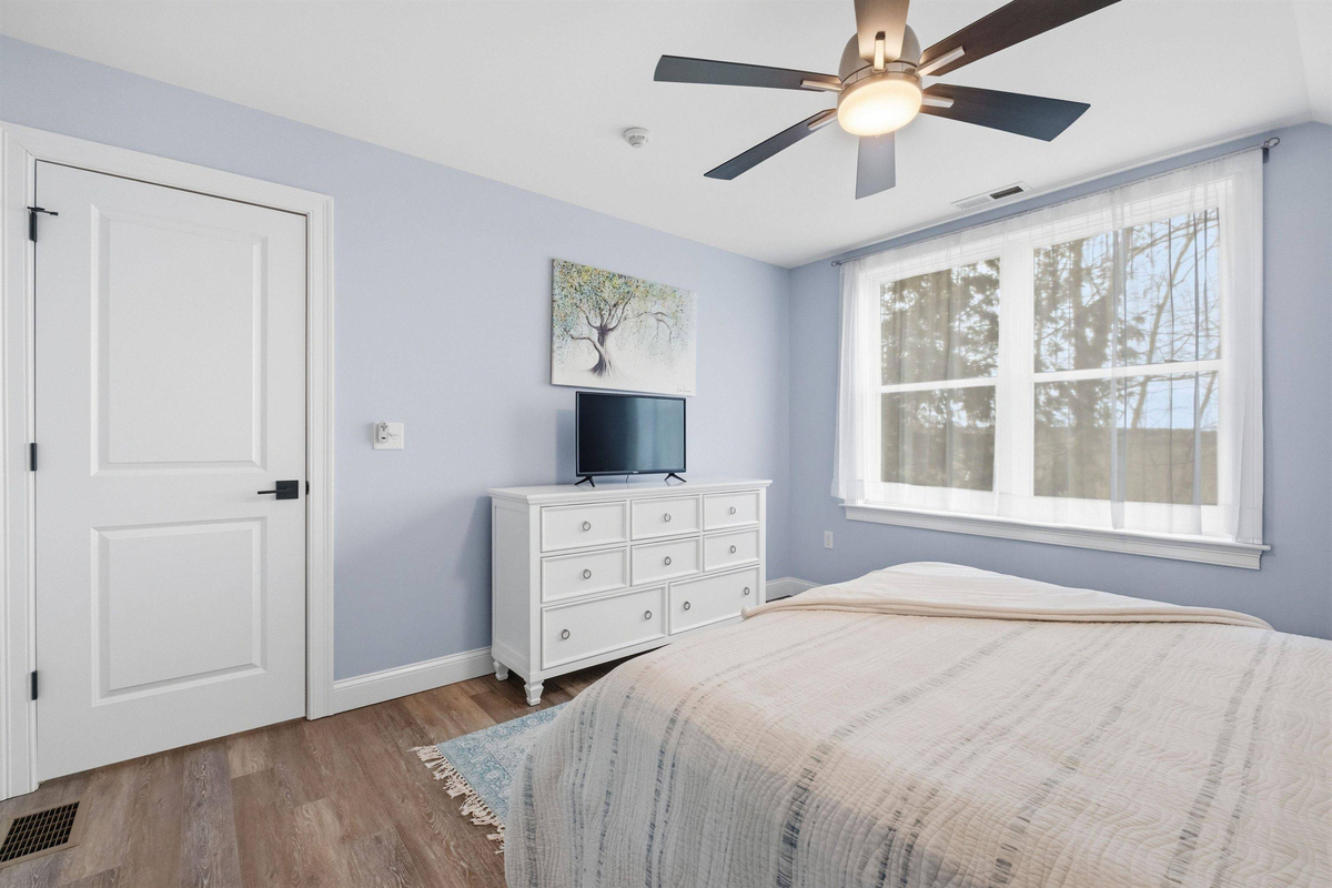 Featured Listing Image 32