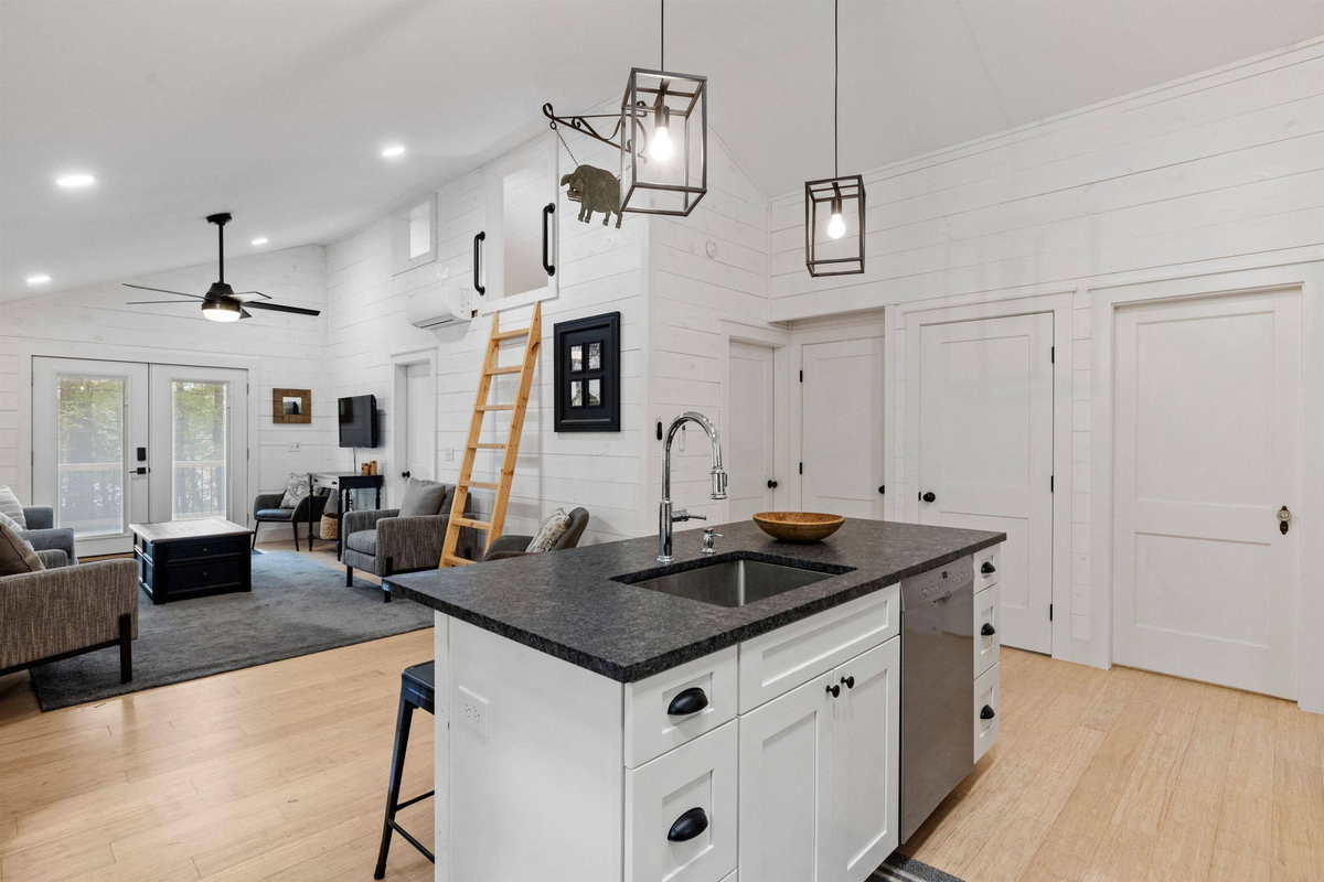 Featured Listing Image 27