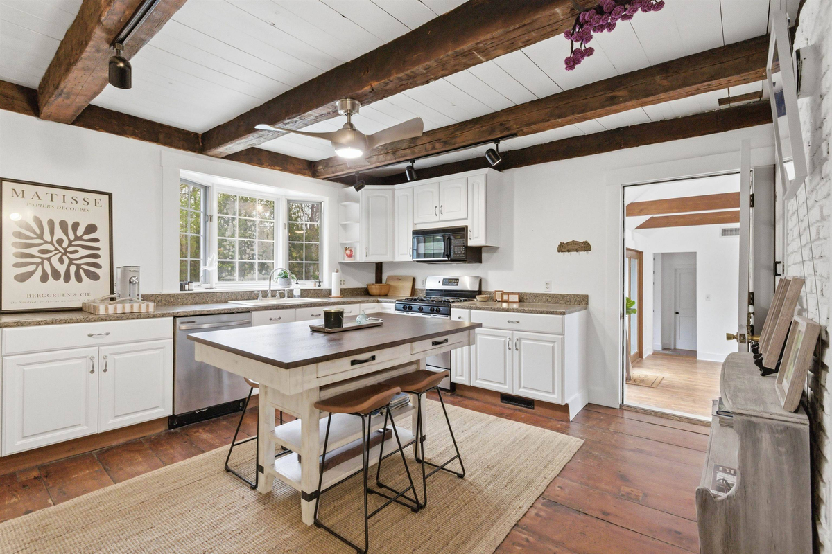 Featured Listing Image 11