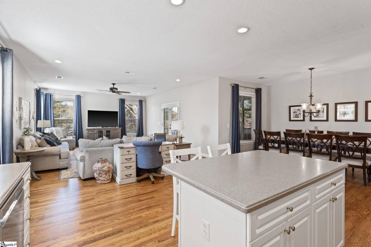 Featured Listing Image 10