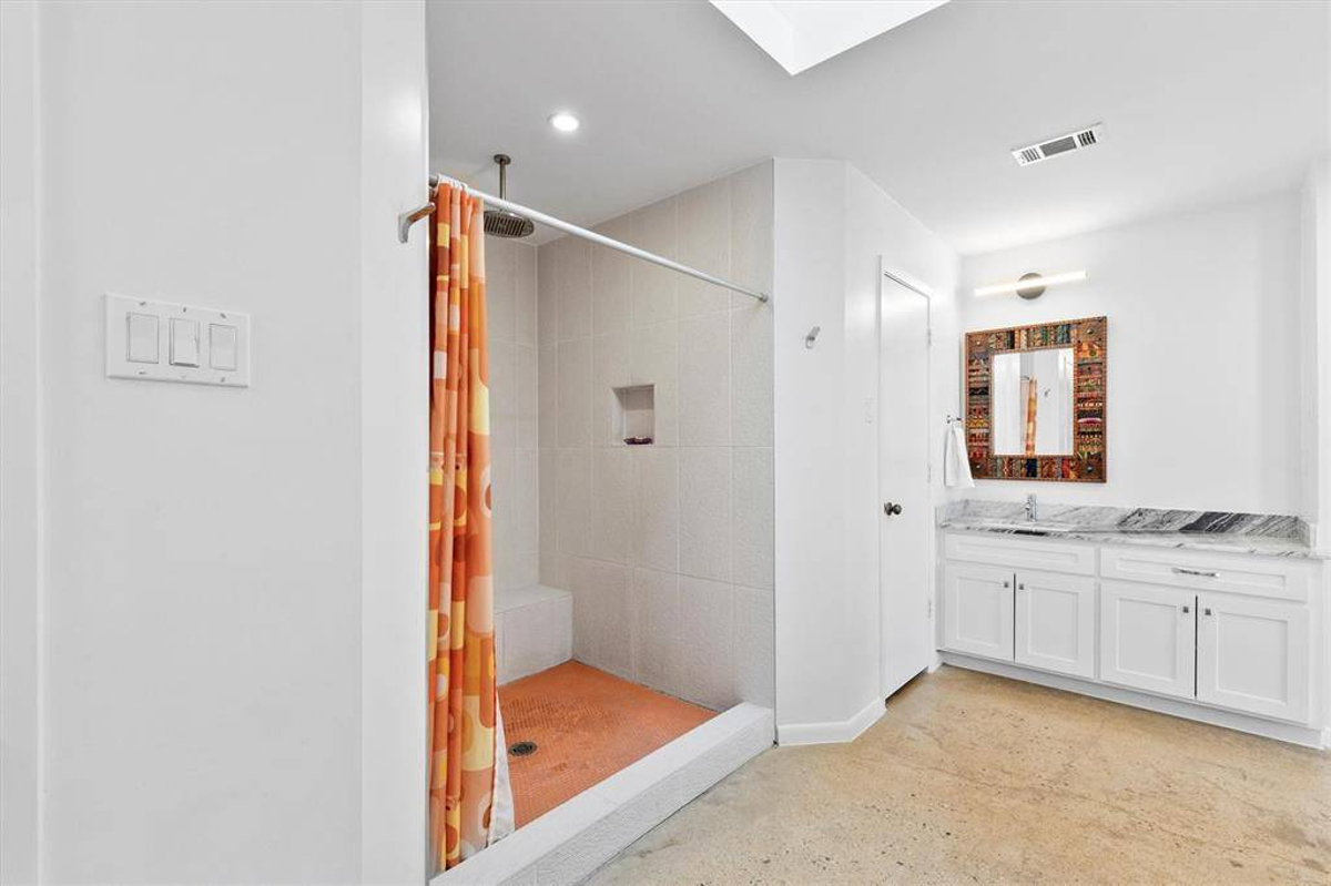 Featured Listing Image 11