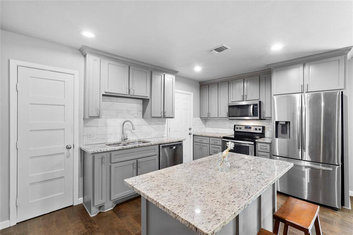 Featured Listing Image 11
