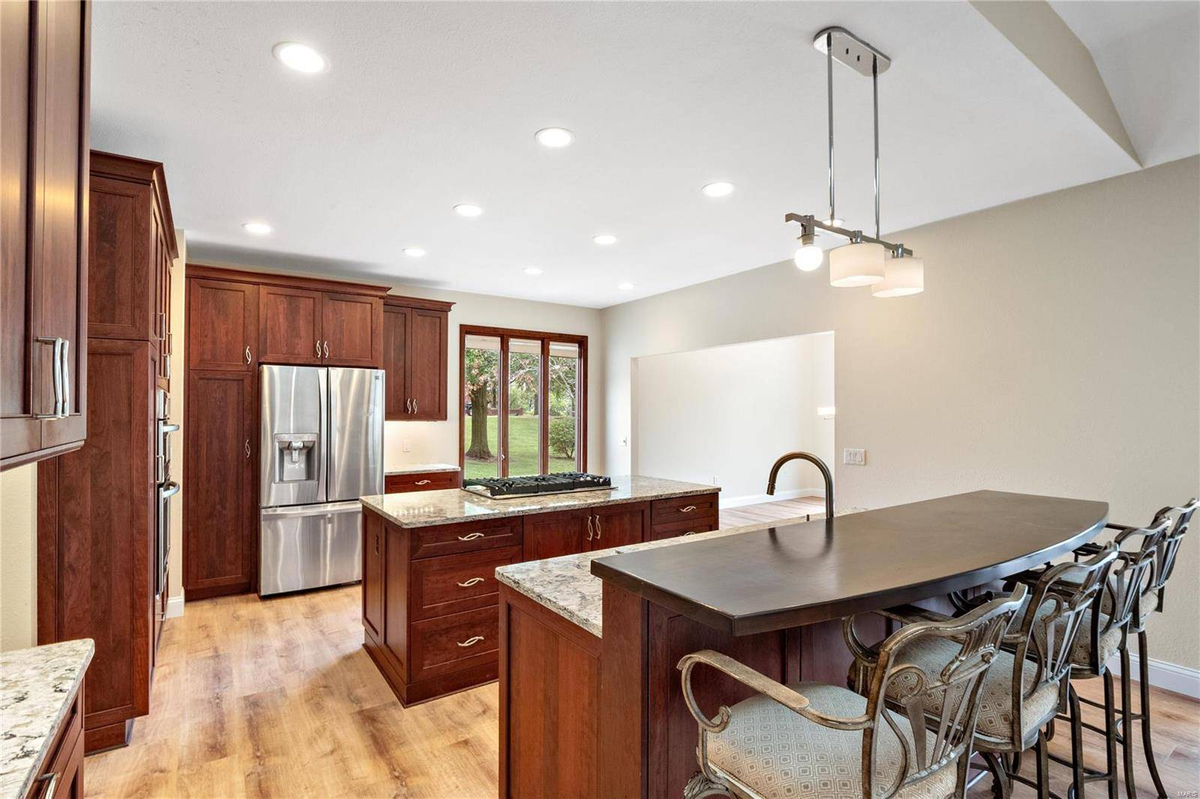 Featured Listing Image 11
