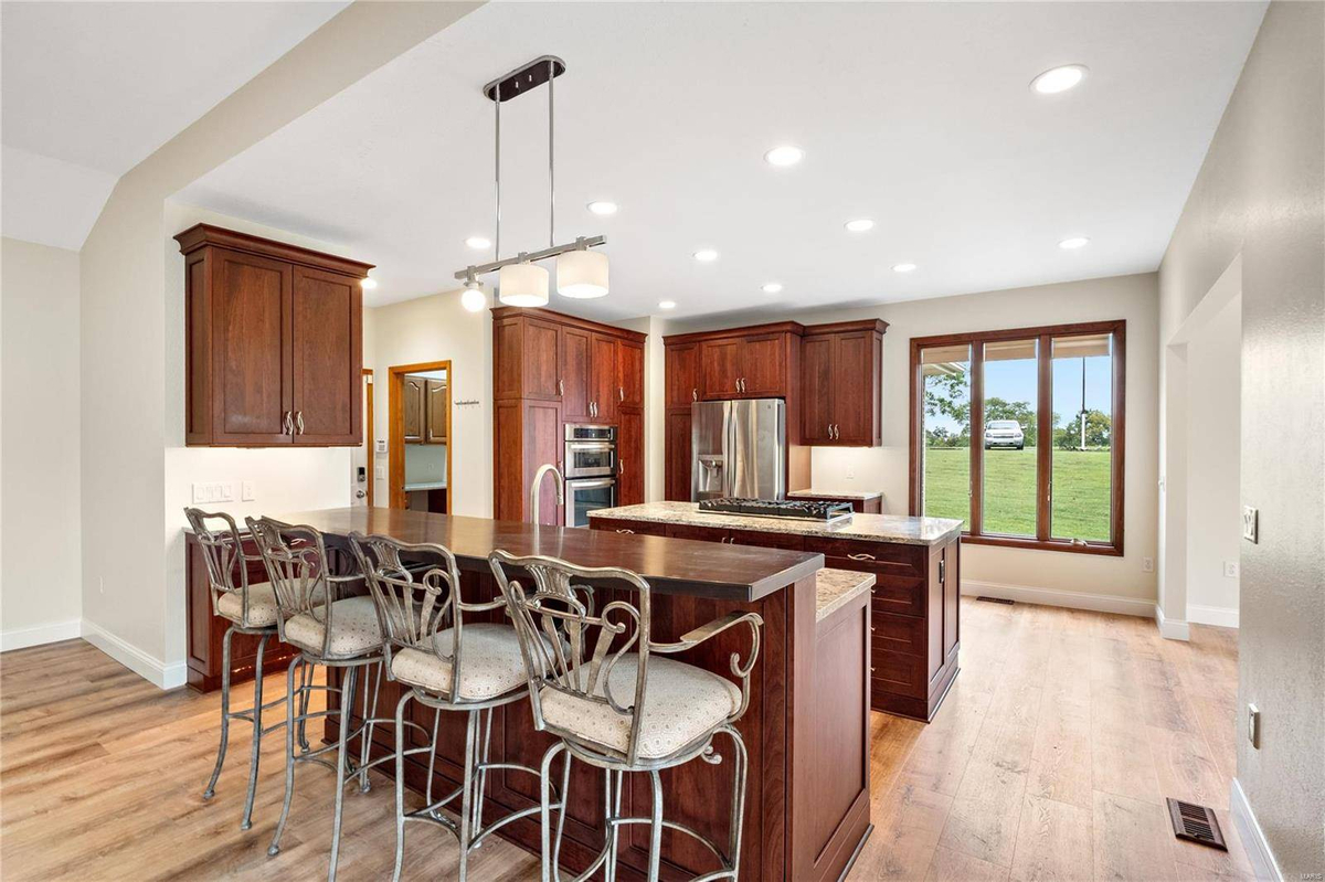 Featured Listing Image 10
