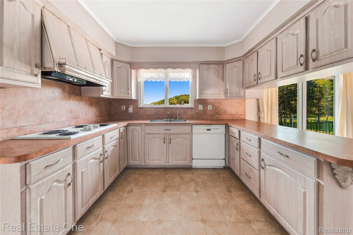 Featured Listing Image 10