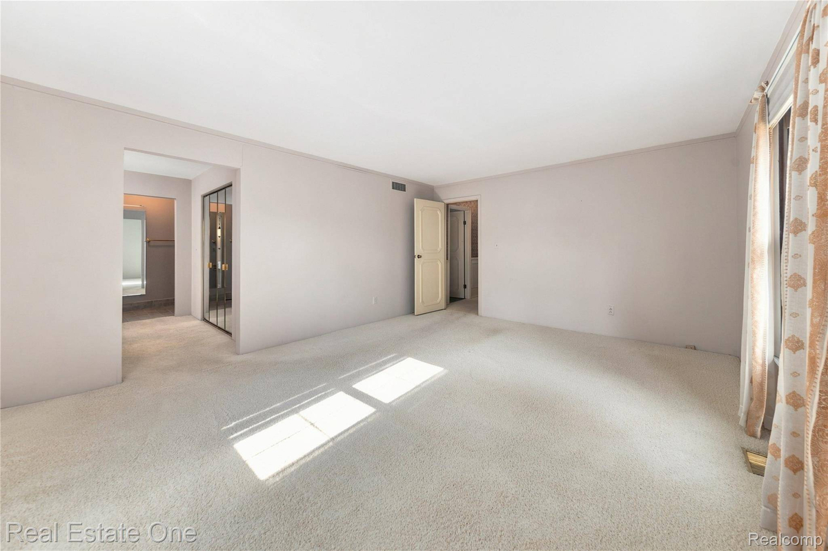 Featured Listing Image 26