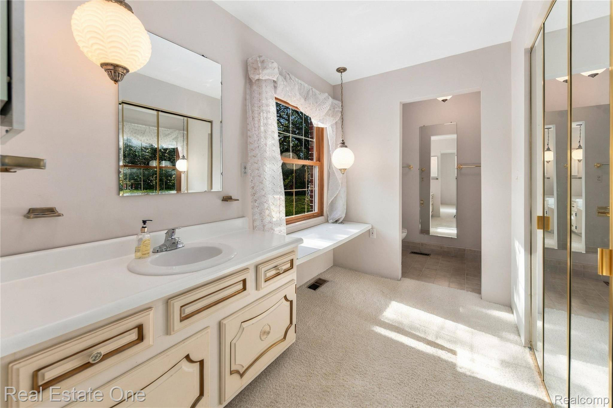 Featured Listing Image 27