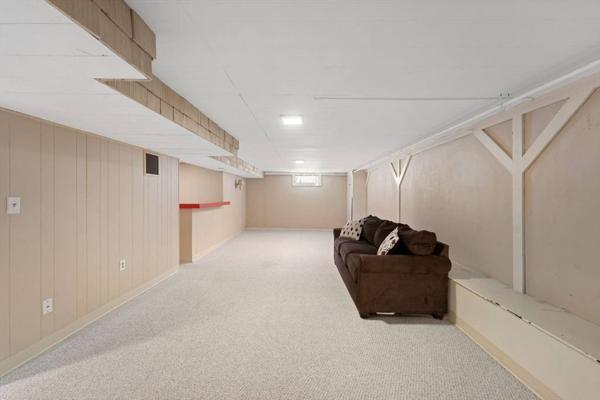 Featured Listing Image 11