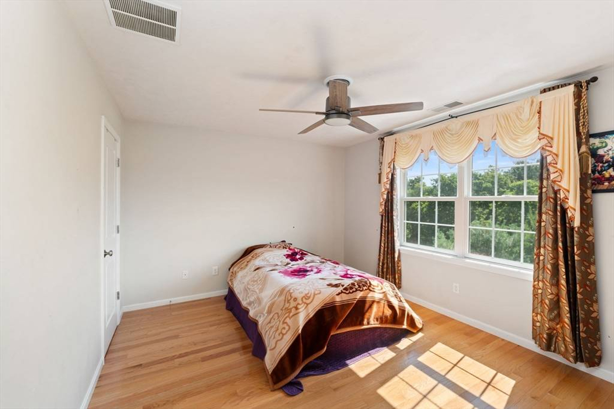 Featured Listing Image 12