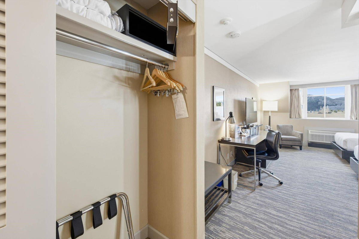 Featured Listing Image 11